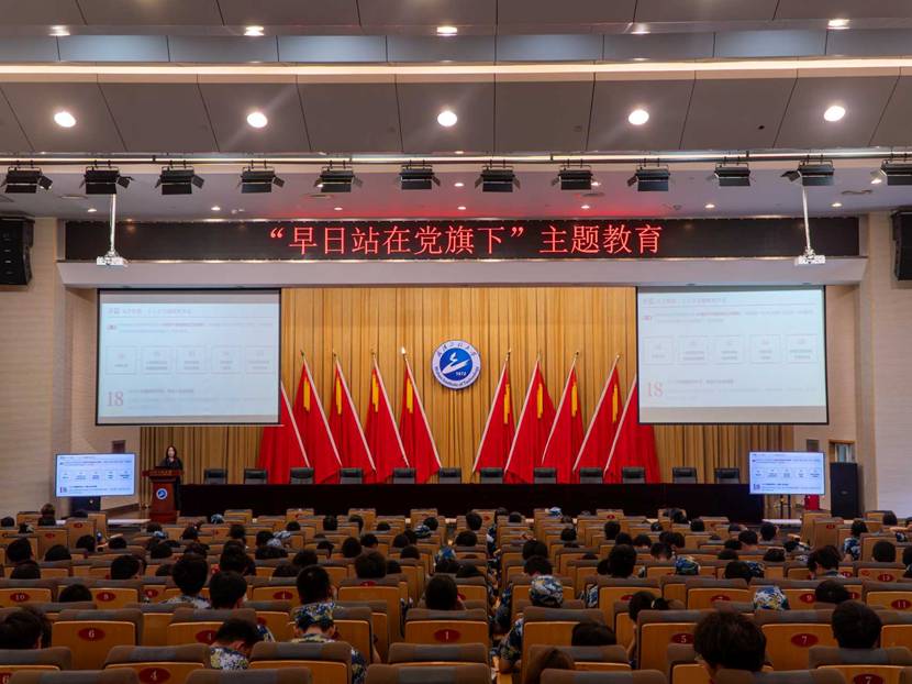 图片包含 室内, 天花板, 建筑, 礼堂 AI 生成的内容可能不正确。
