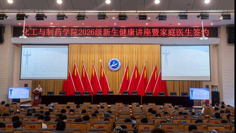 桌子上的礼堂 AI 生成的内容可能不正确。